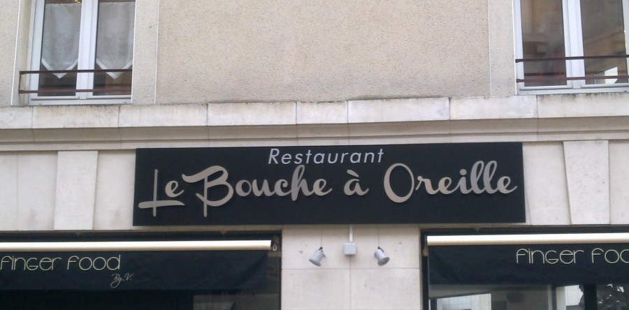 Bandeau avec lettre aluminum rétro éclairé par leds