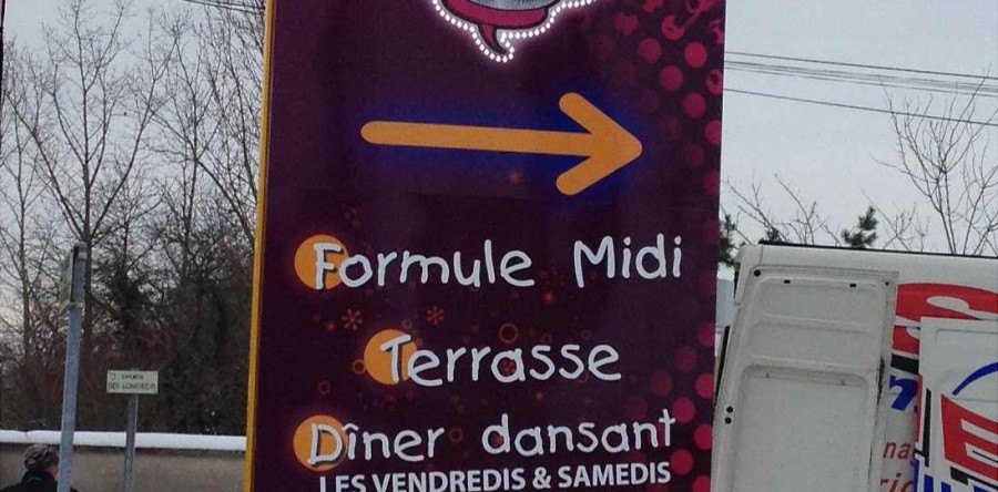 Totem galbé éclairage leds point a point